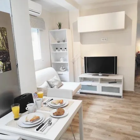 Holidays2malaga Velarde Cerca Hospital Civil Y Centro *