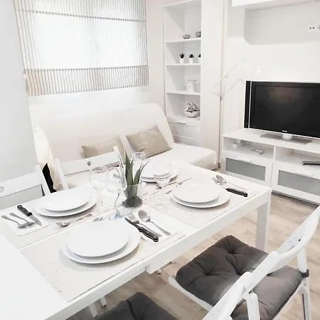 Holidays2malaga Velarde Cerca Hospital Civil Y Centro Apartament *