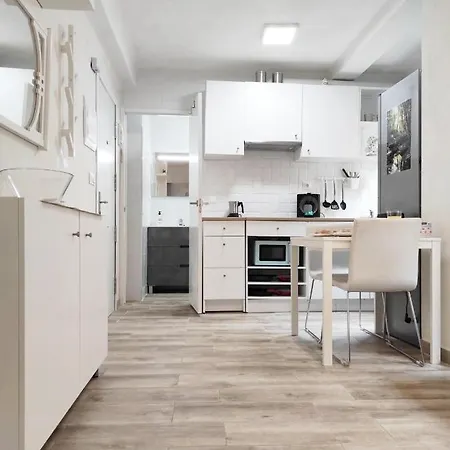 Holidays2malaga Velarde Cerca Hospital Civil Y Centro Apartment Malaga